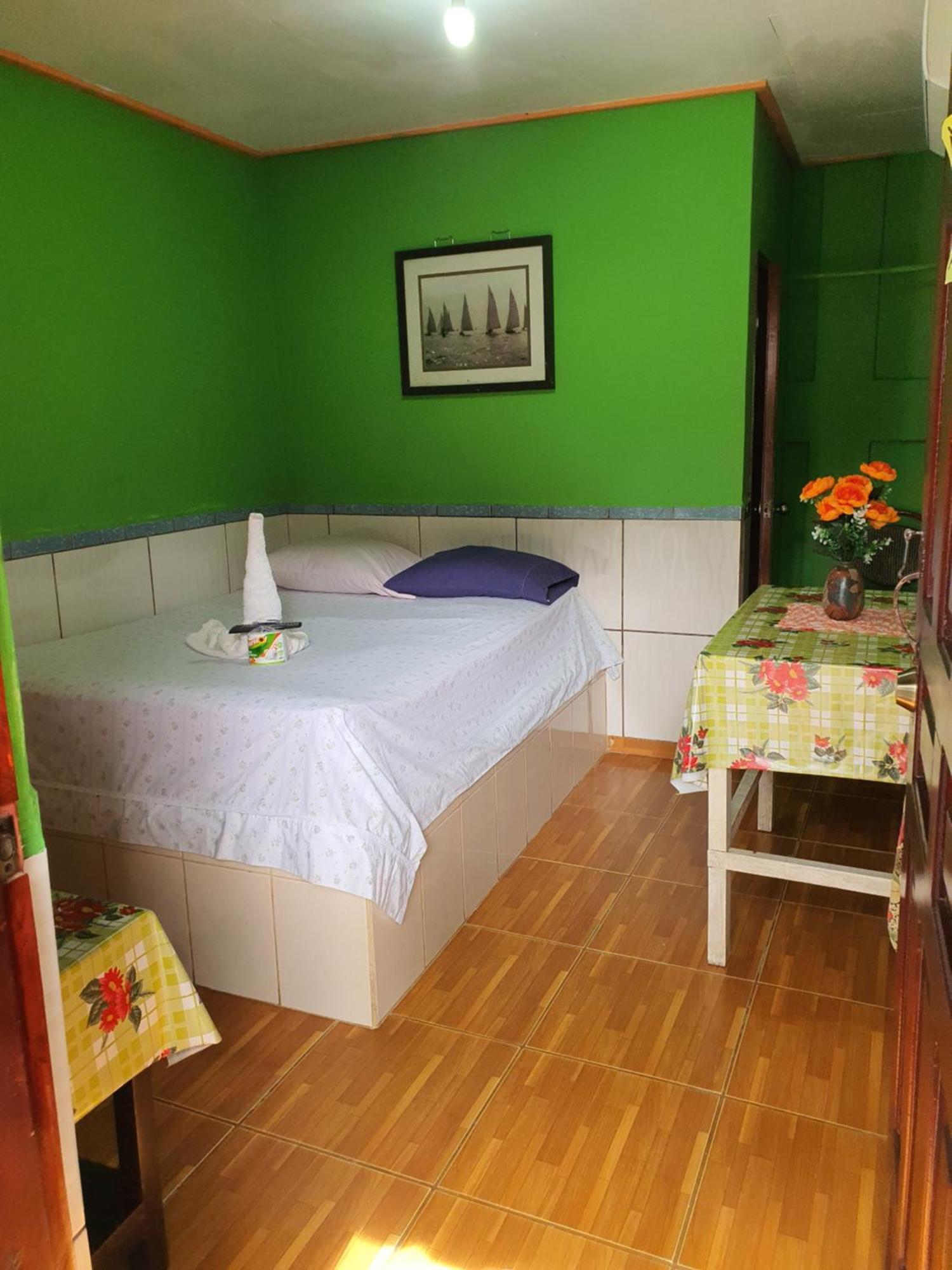 Hotel Economica Coxen Hole Ngoại thất bức ảnh