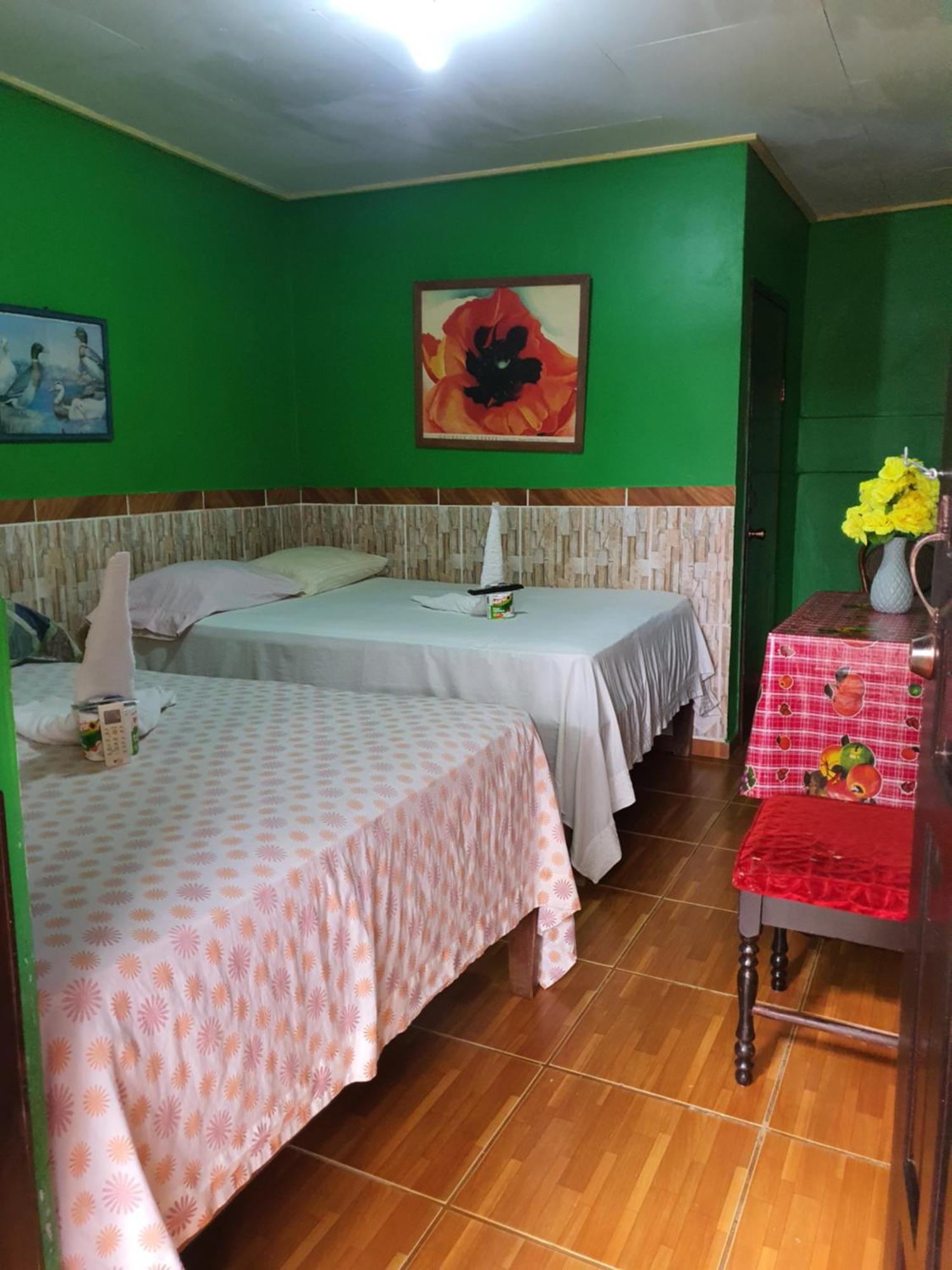 Hotel Economica Coxen Hole Ngoại thất bức ảnh
