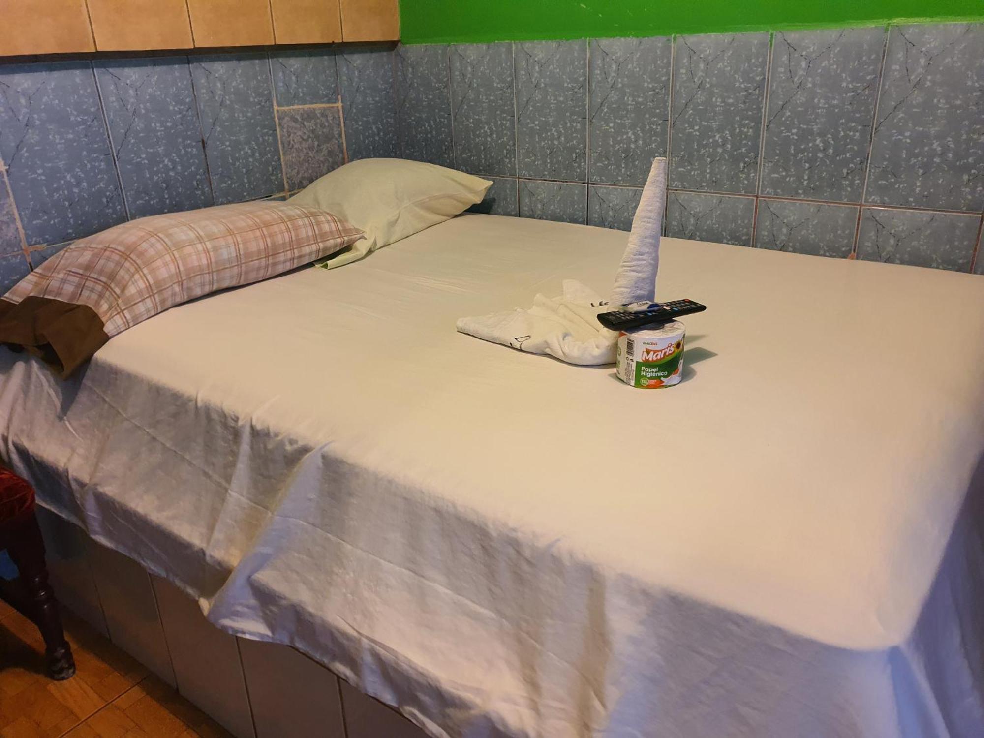 Hotel Economica Coxen Hole Ngoại thất bức ảnh
