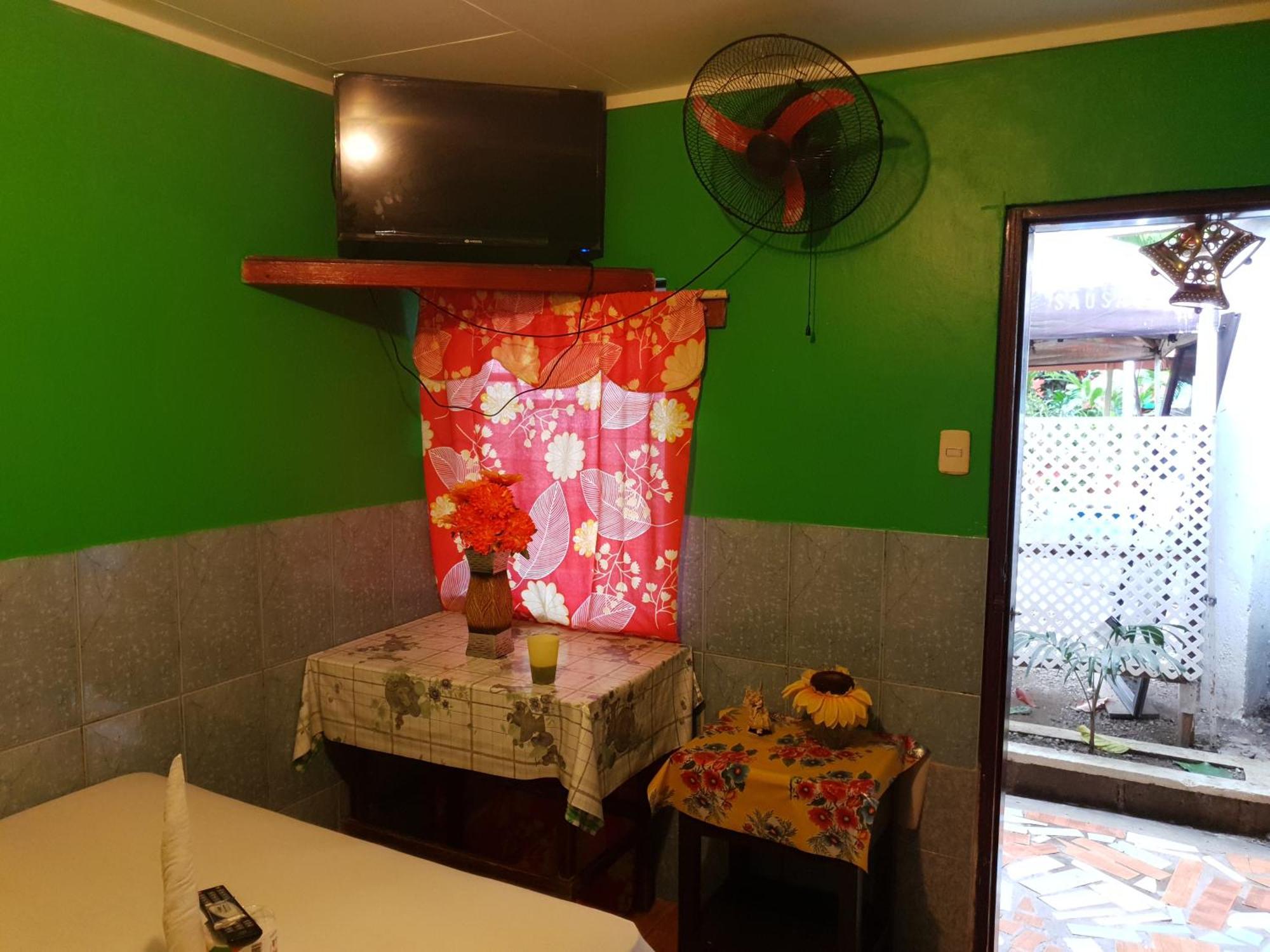Hotel Economica Coxen Hole Ngoại thất bức ảnh