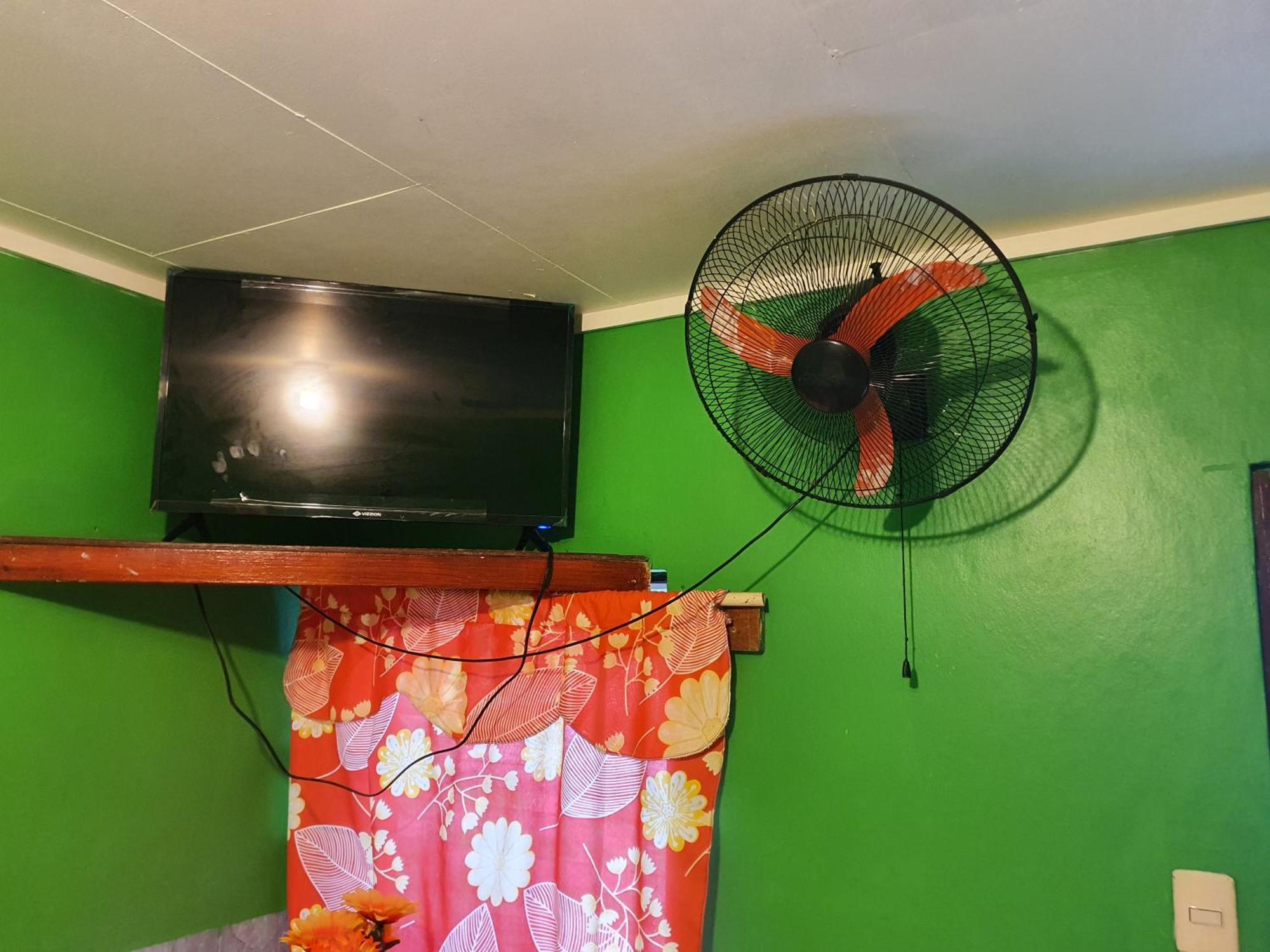 Hotel Economica Coxen Hole Ngoại thất bức ảnh