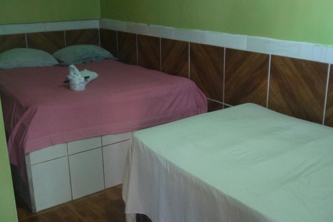 Hotel Economica Coxen Hole Ngoại thất bức ảnh