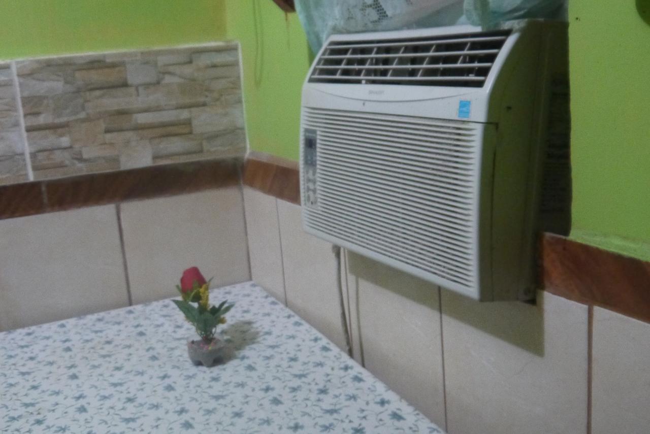 Hotel Economica Coxen Hole Ngoại thất bức ảnh