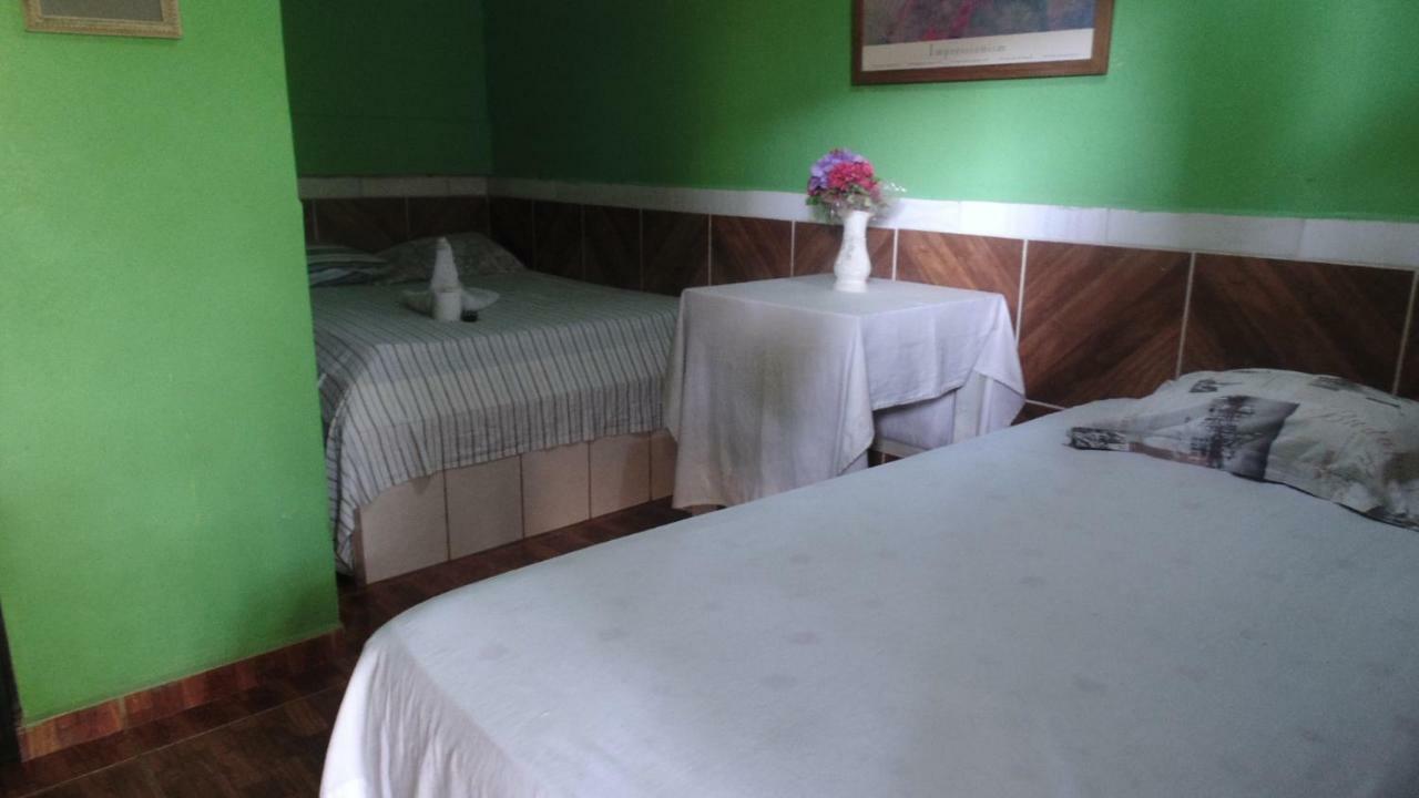 Hotel Economica Coxen Hole Ngoại thất bức ảnh