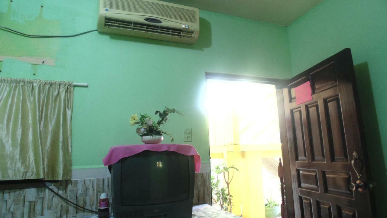 Hotel Economica Coxen Hole Ngoại thất bức ảnh