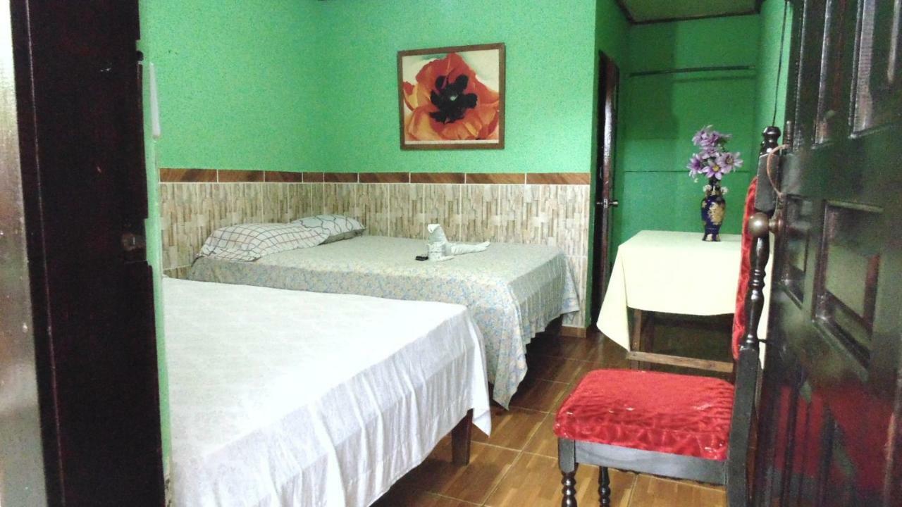 Hotel Economica Coxen Hole Ngoại thất bức ảnh