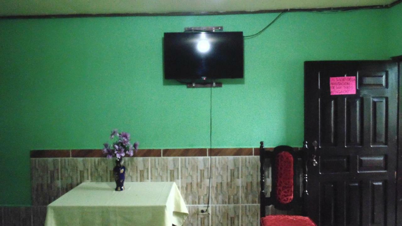 Hotel Economica Coxen Hole Ngoại thất bức ảnh