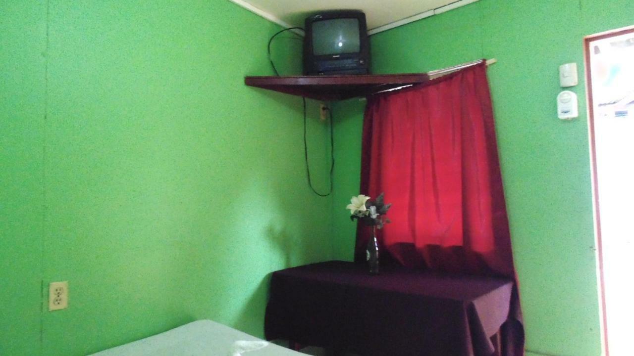 Hotel Economica Coxen Hole Ngoại thất bức ảnh
