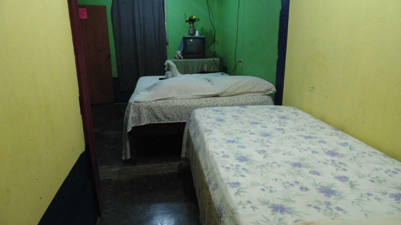 Hotel Economica Coxen Hole Ngoại thất bức ảnh