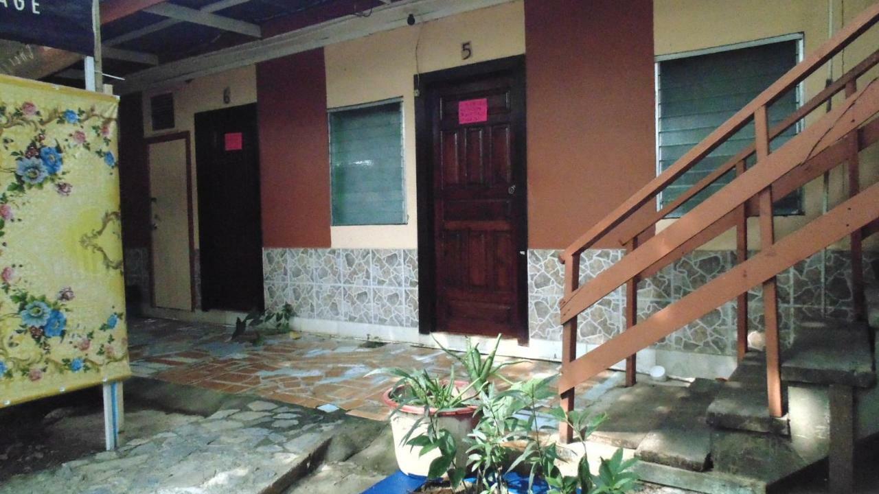 Hotel Economica Coxen Hole Ngoại thất bức ảnh